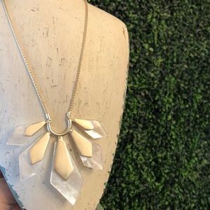 Kendra Scott Marni Necklace Gold/ White Pearl